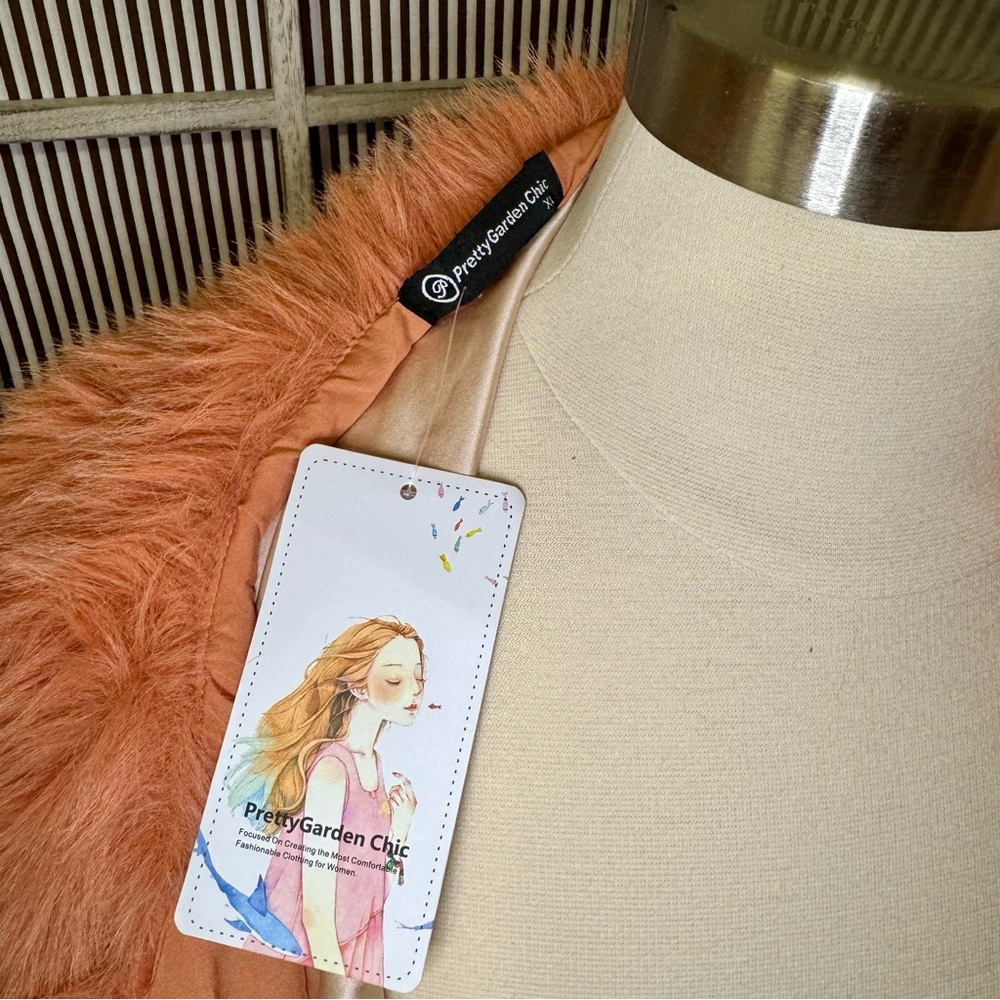 Women’s Cropped Faux Fur Jacket Coat with Side Pockets Plush Fluffy and Soft - Picture 2 of 6